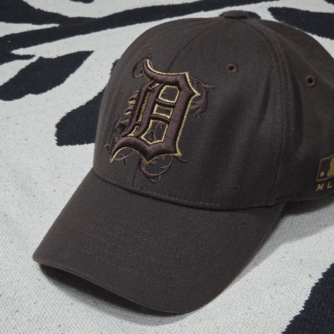 엠엘비 Y2K 디트로이트 브라운 골드 볼캡 상품이미지2