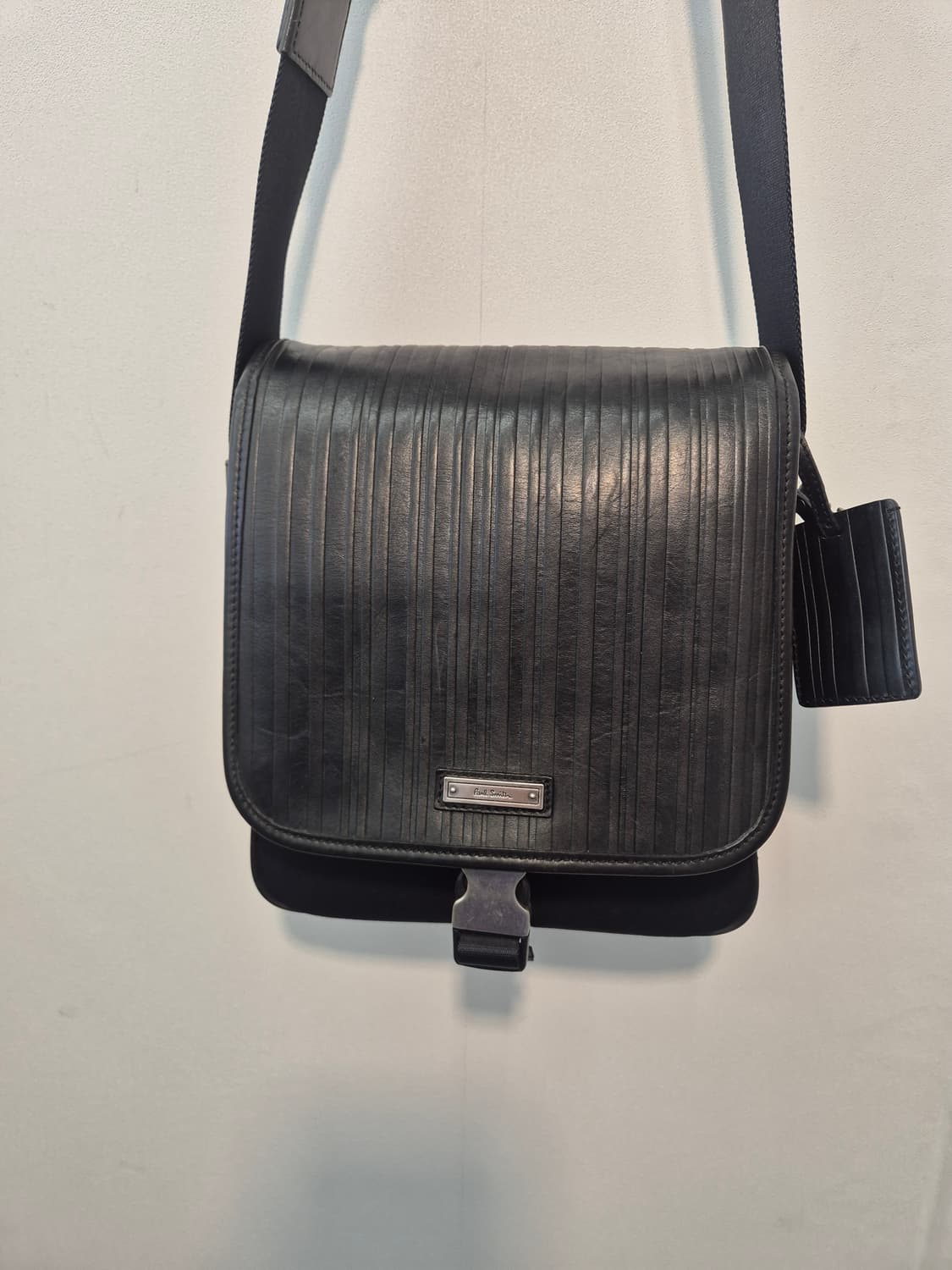 폴스미스 브랜드의 남성용 크로스백
 상품이미지2