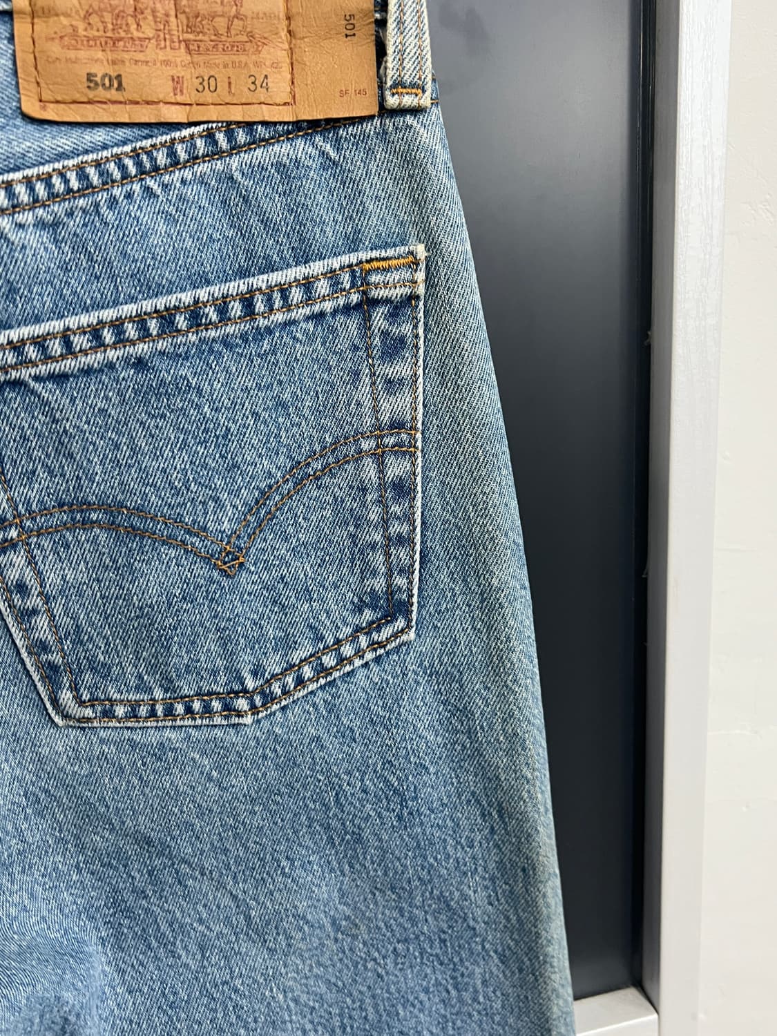 90s USA Levis 리바이스 501 스트레이트 연청 데님 팬츠 상품이미지5