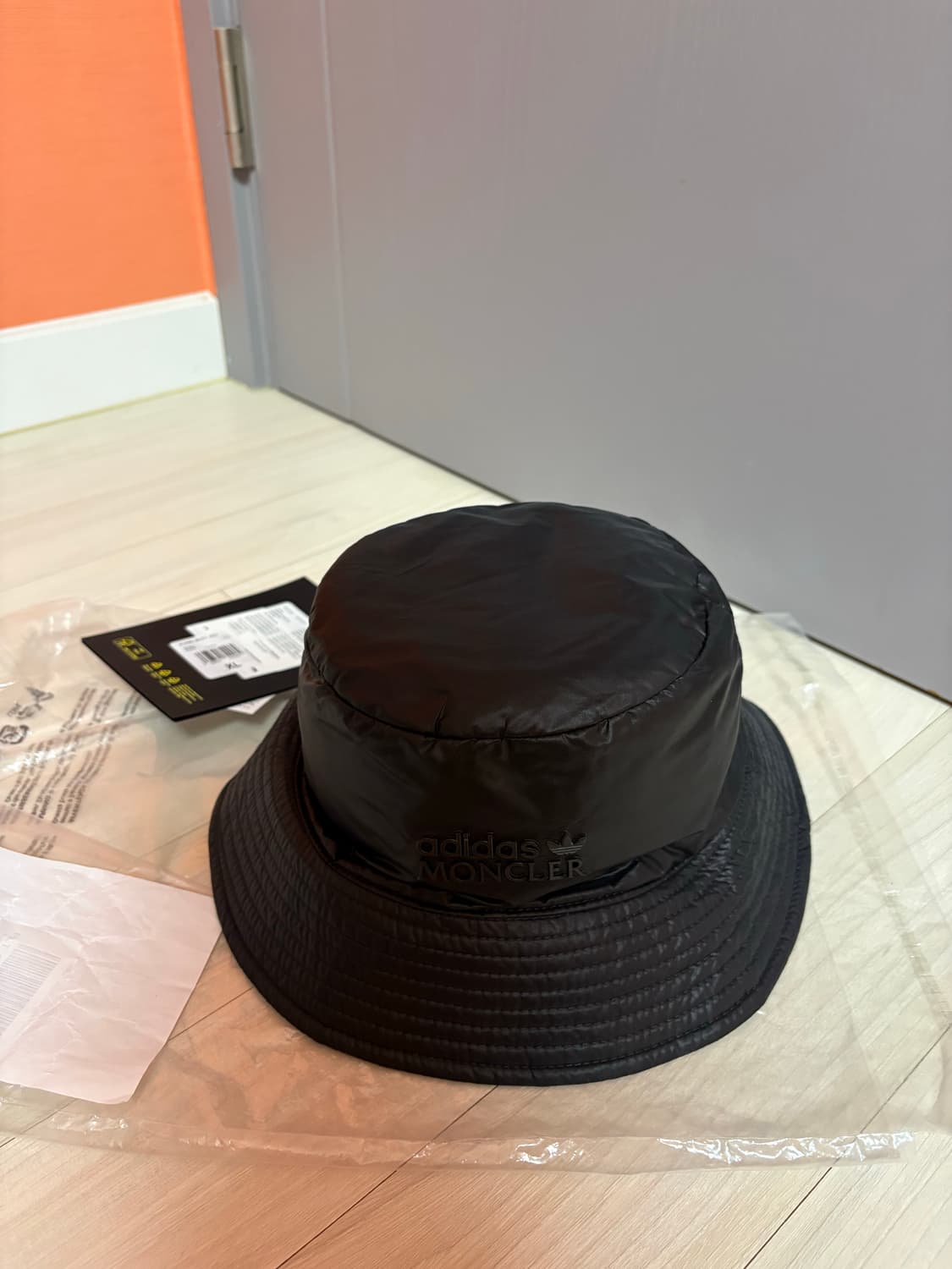 몽클레어 X 아디다스 리보서블 버킷햇 XL (새상품) 판매합니다. 상품이미지3