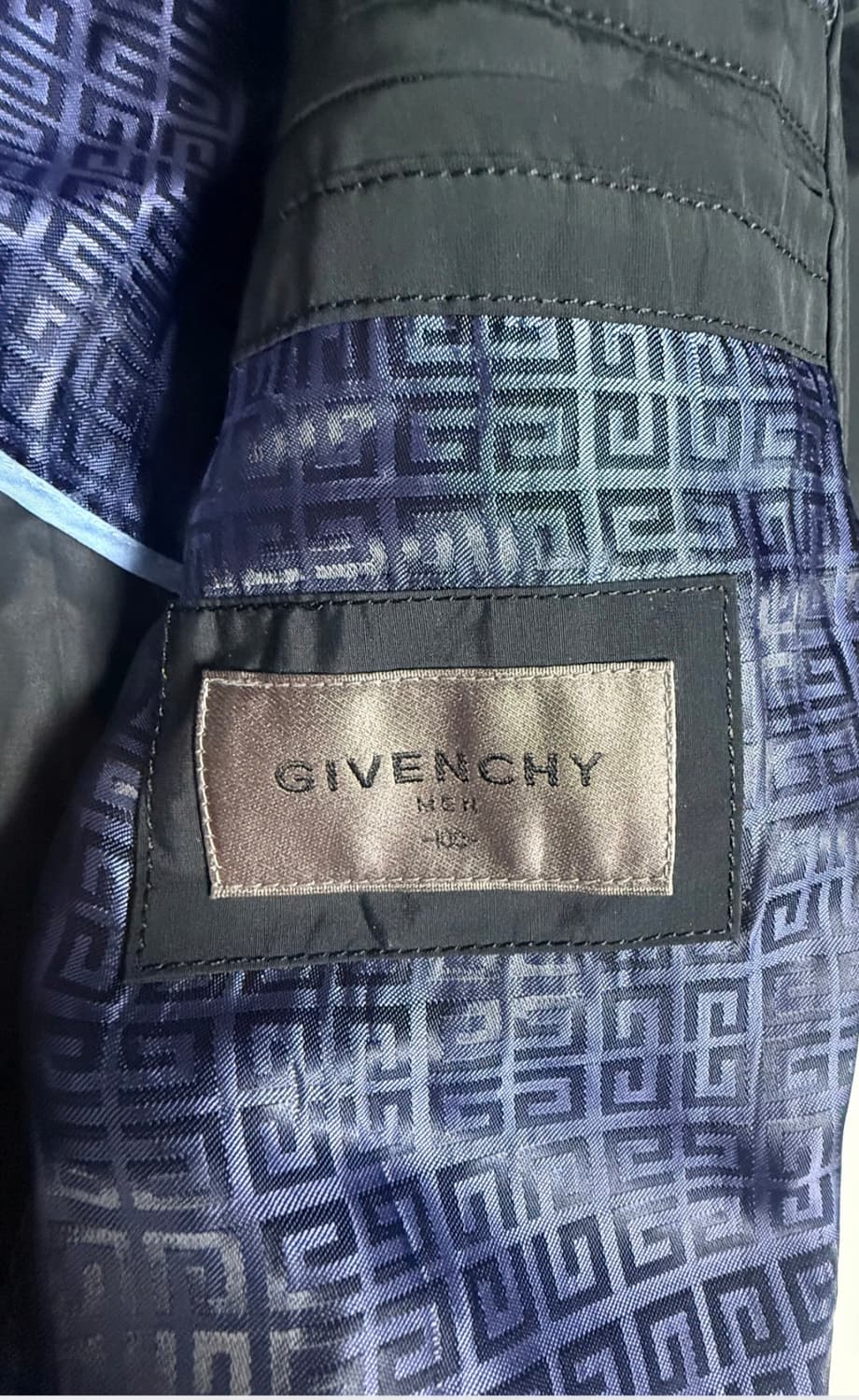 [지방시] 올드머니 끝판왕 모노그램 안감 블랙 하프 맥코트 100(L) 상품이미지7