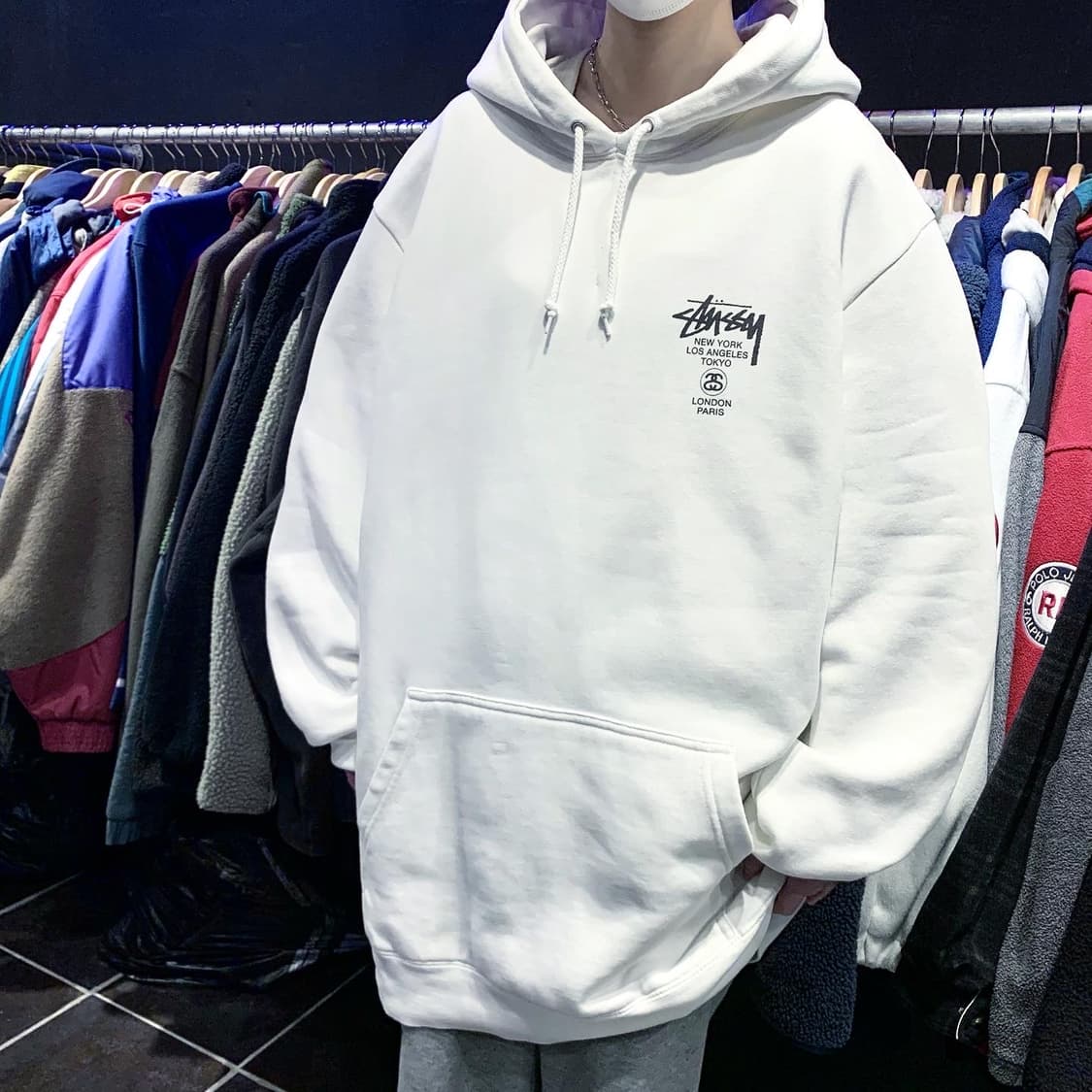 Stussy (스투시) 월드 투어 화이트 스웻 후드티 상품이미지2