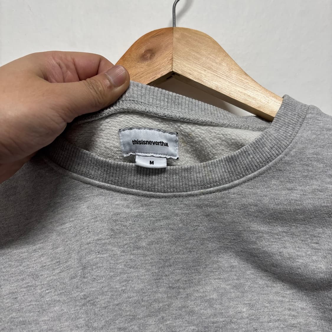 디스이즈네버댓 그레이 맨투맨 상품이미지3