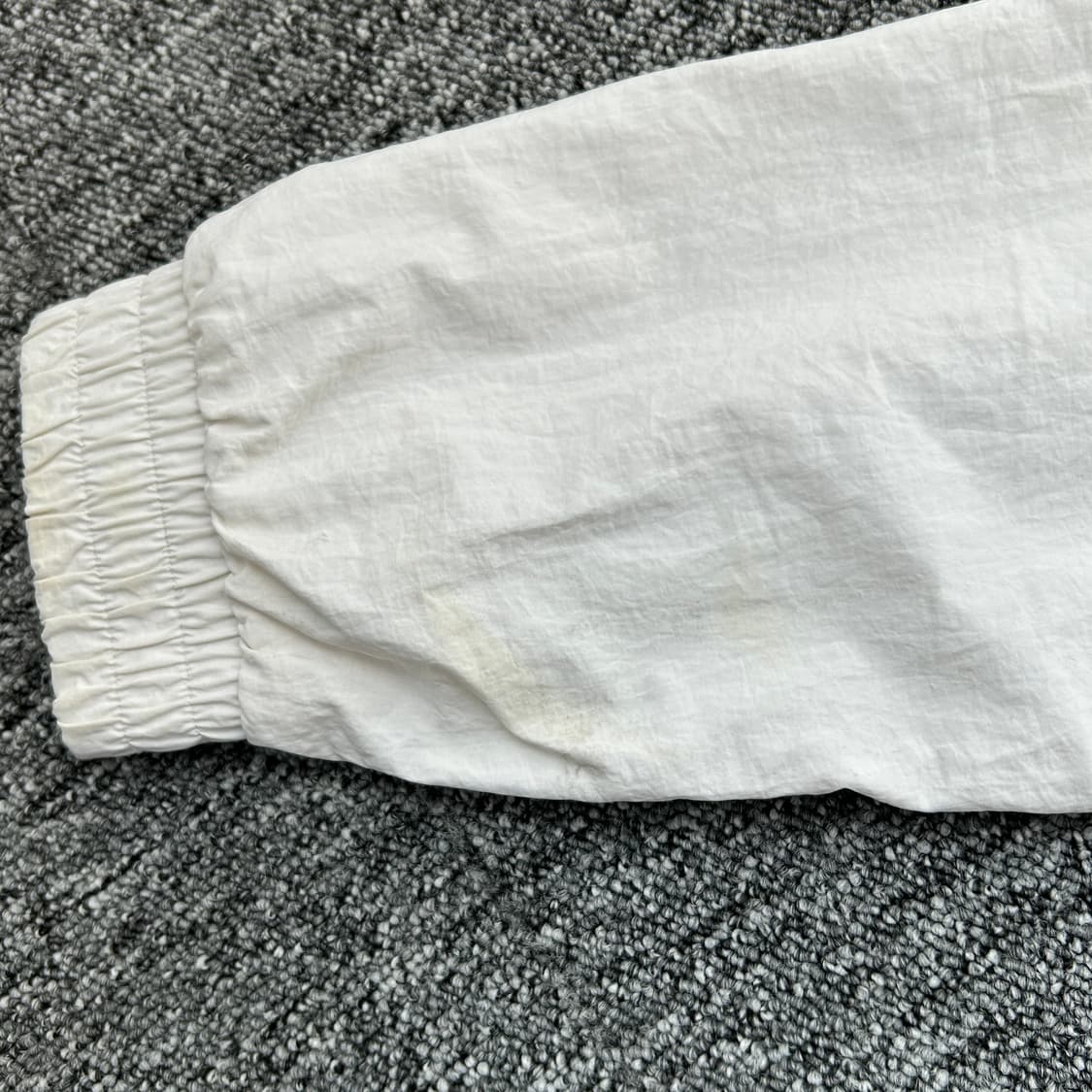 퓨마 빅로고 화이트 바람막이 상품이미지6