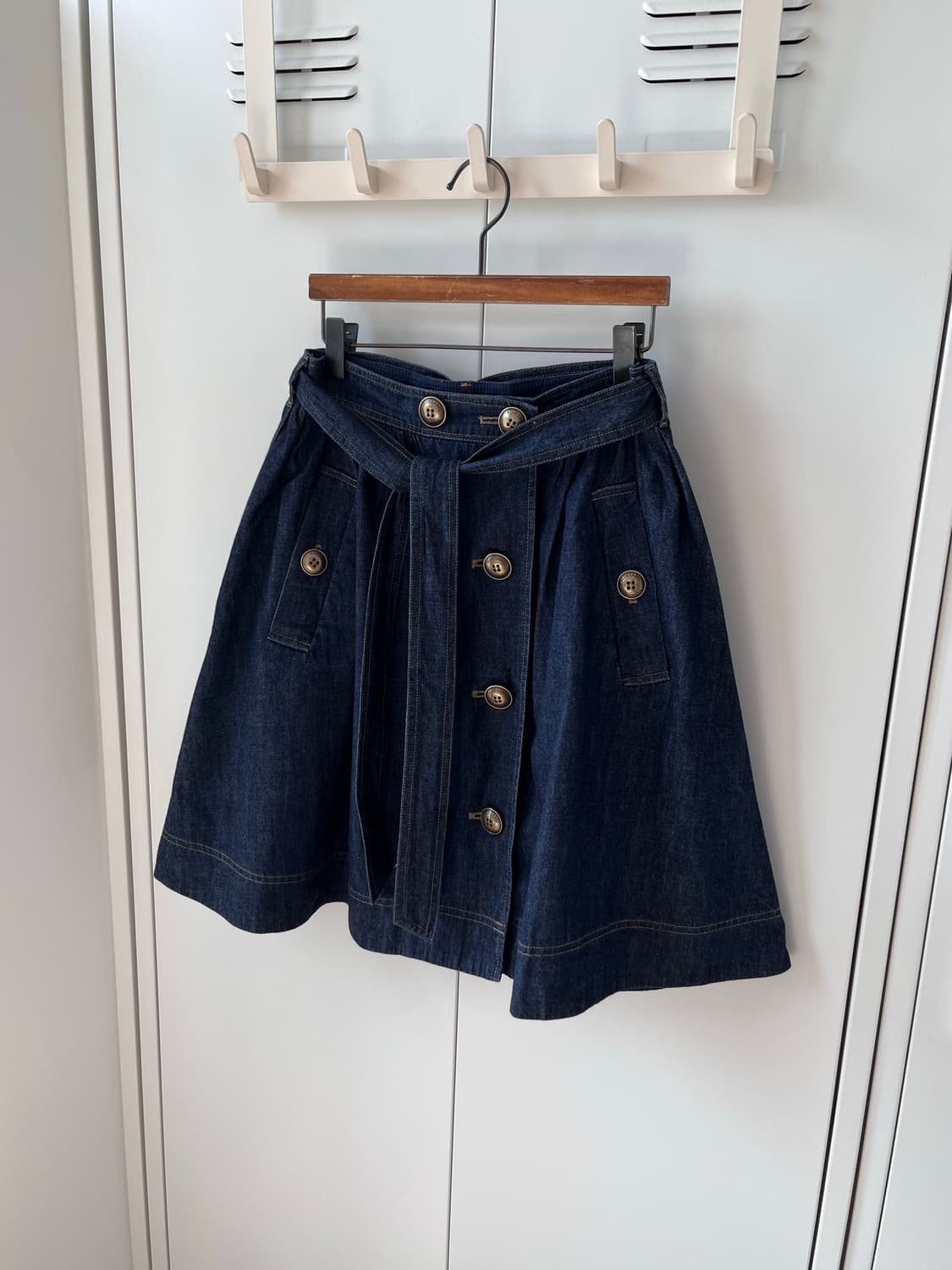 Blue Label 금장 단추 플레어 데님 스커트 상품이미지6