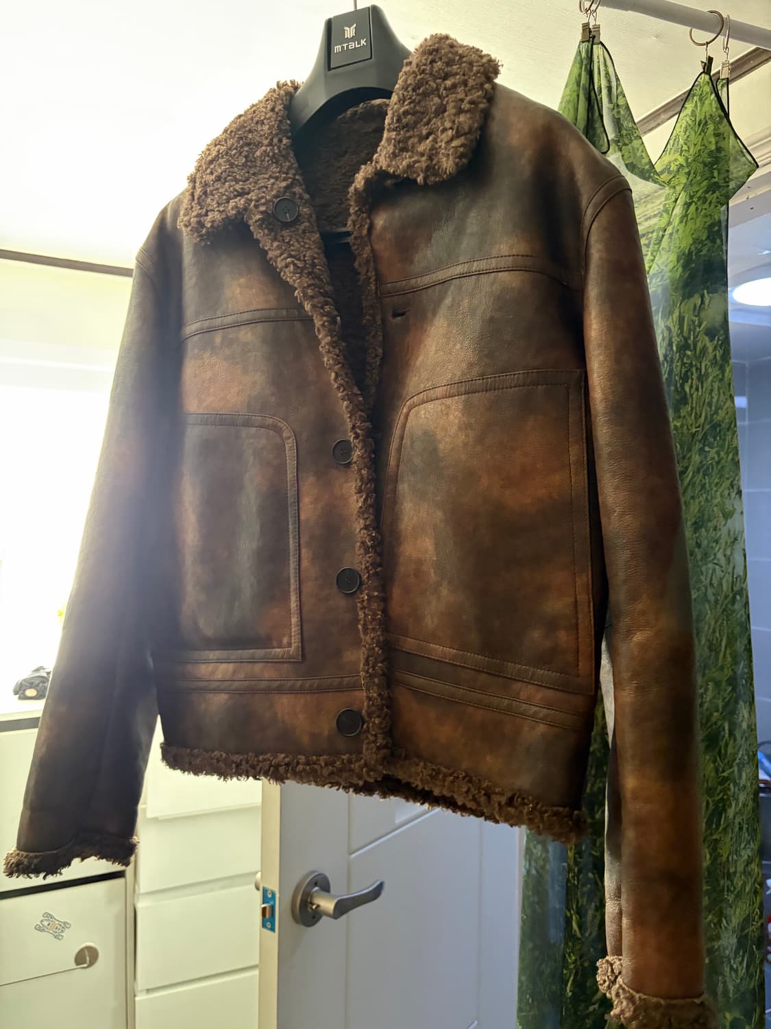 알렌느 리버시블 무스탕 가죽자켓 상품이미지3