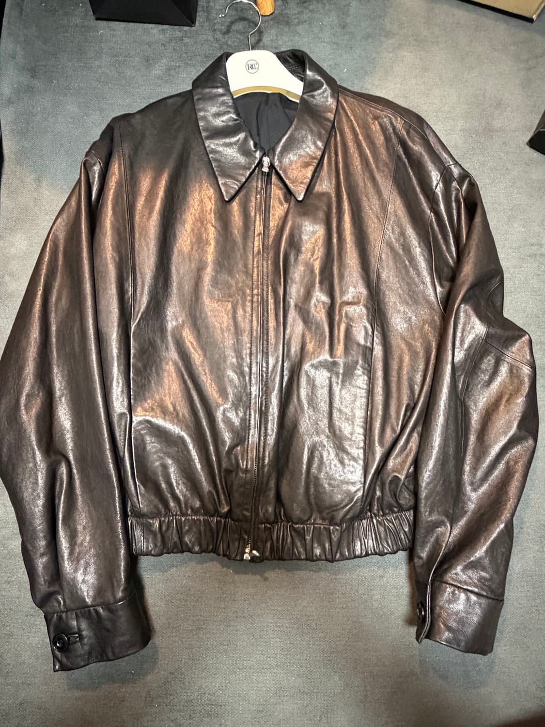 쿠어 21FW 배지터블 렘스킨 레더자켓 상품이미지3