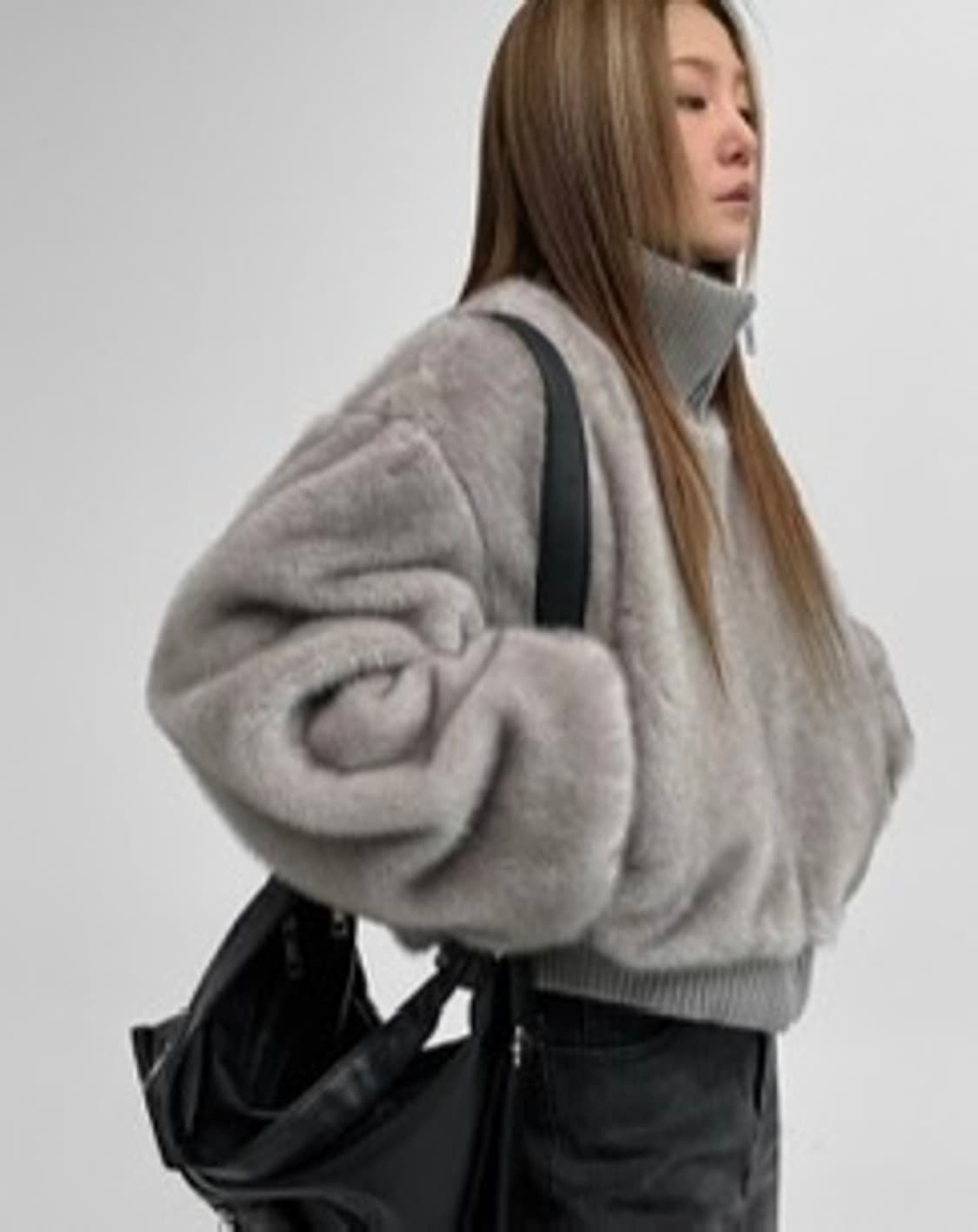 블랙업 하이넥 퍼 집업 상품이미지1