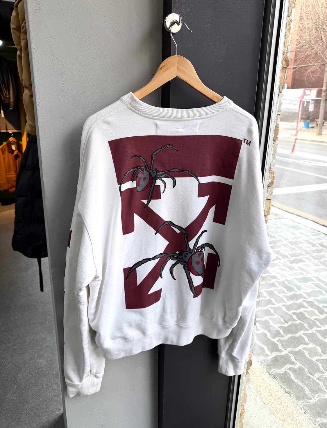 L/ 오프화이트X스파이더 백로고 기모 맨투맨 상품이미지7