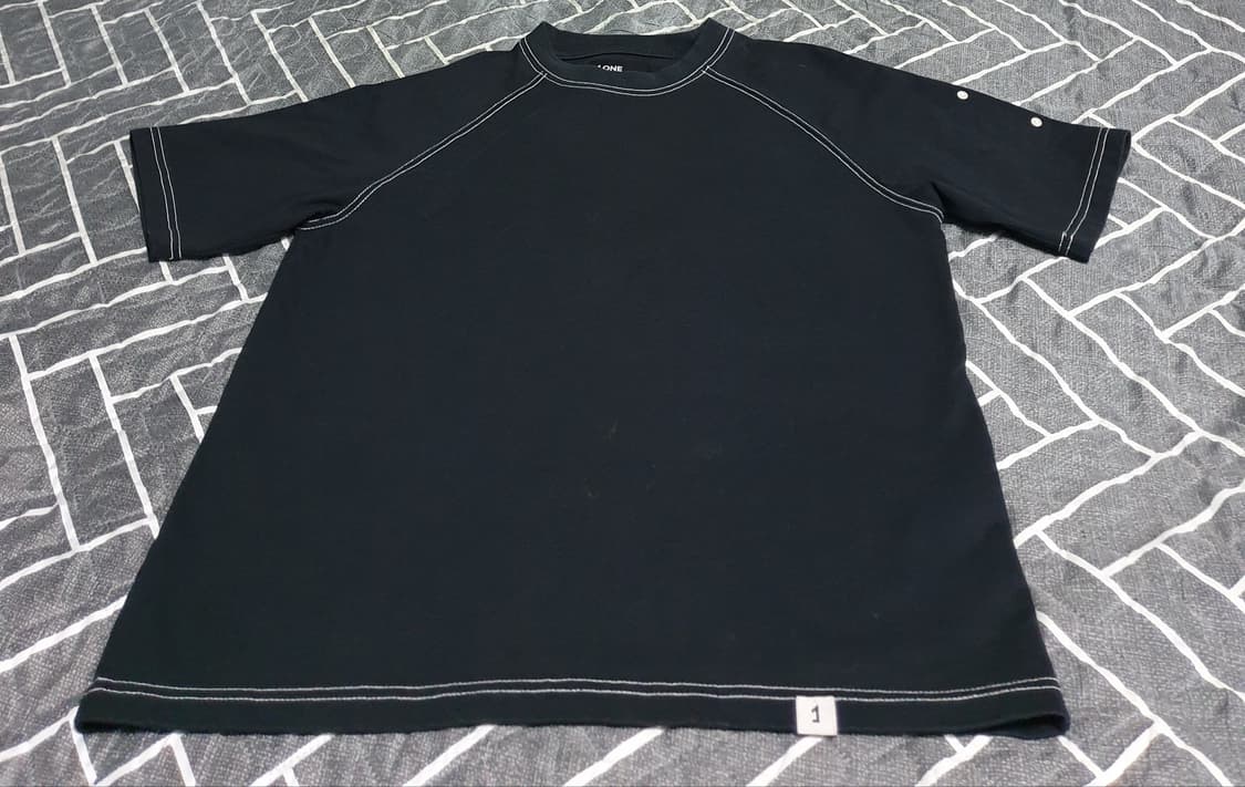 원아이덴티티 스티치 반팔티 블랙 (S) 상품이미지1