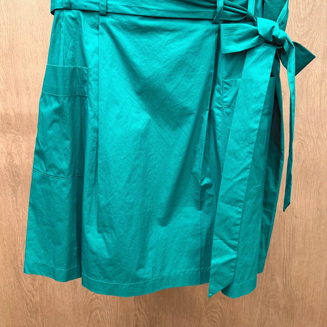 띠어리 미디 스커트 허리 스트랩 리본 타이 디테일 A라인 그린 상품이미지5