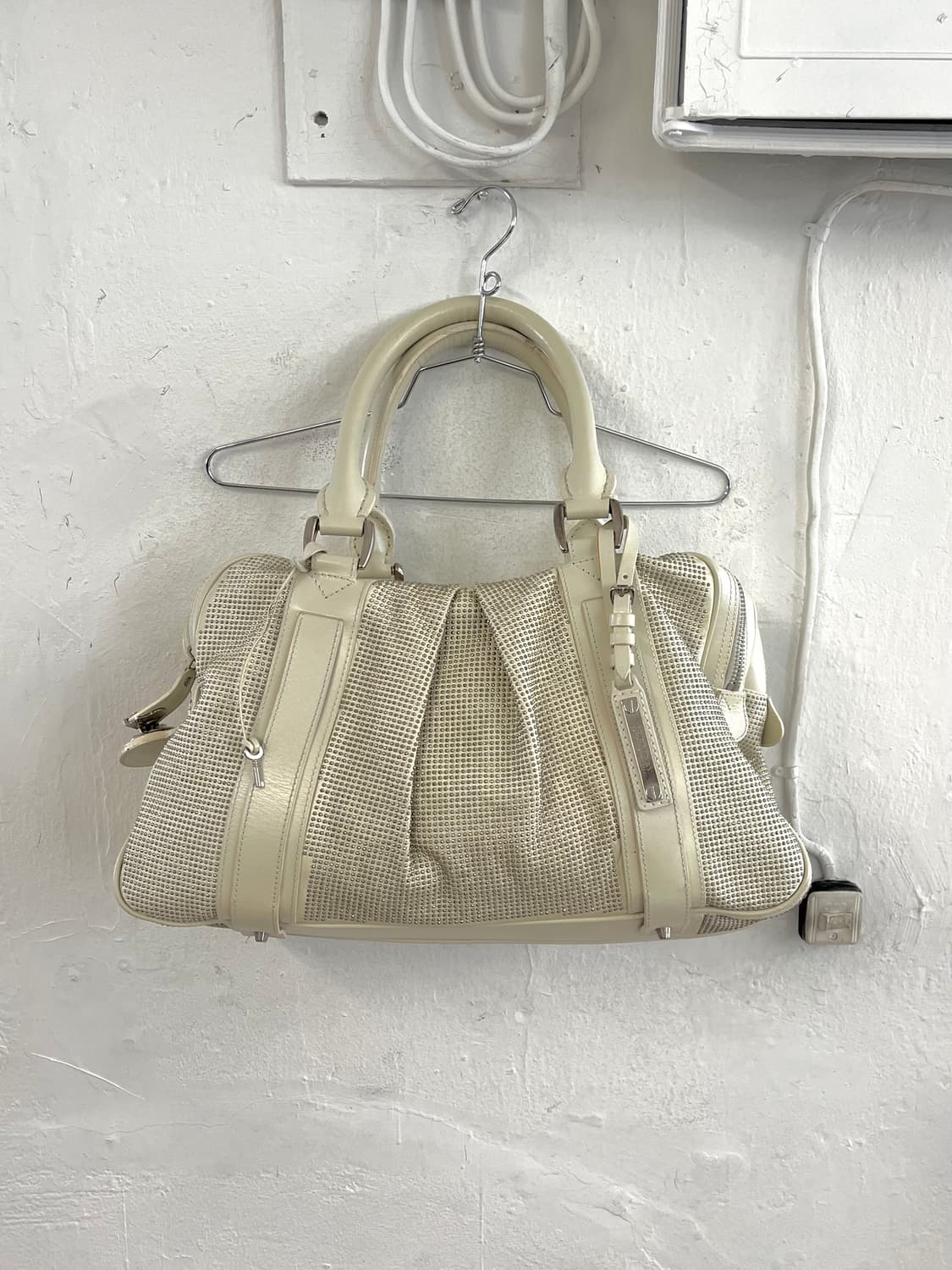 버버리 프로섬 아카이브 스터드 레더 숄더백 상품이미지2