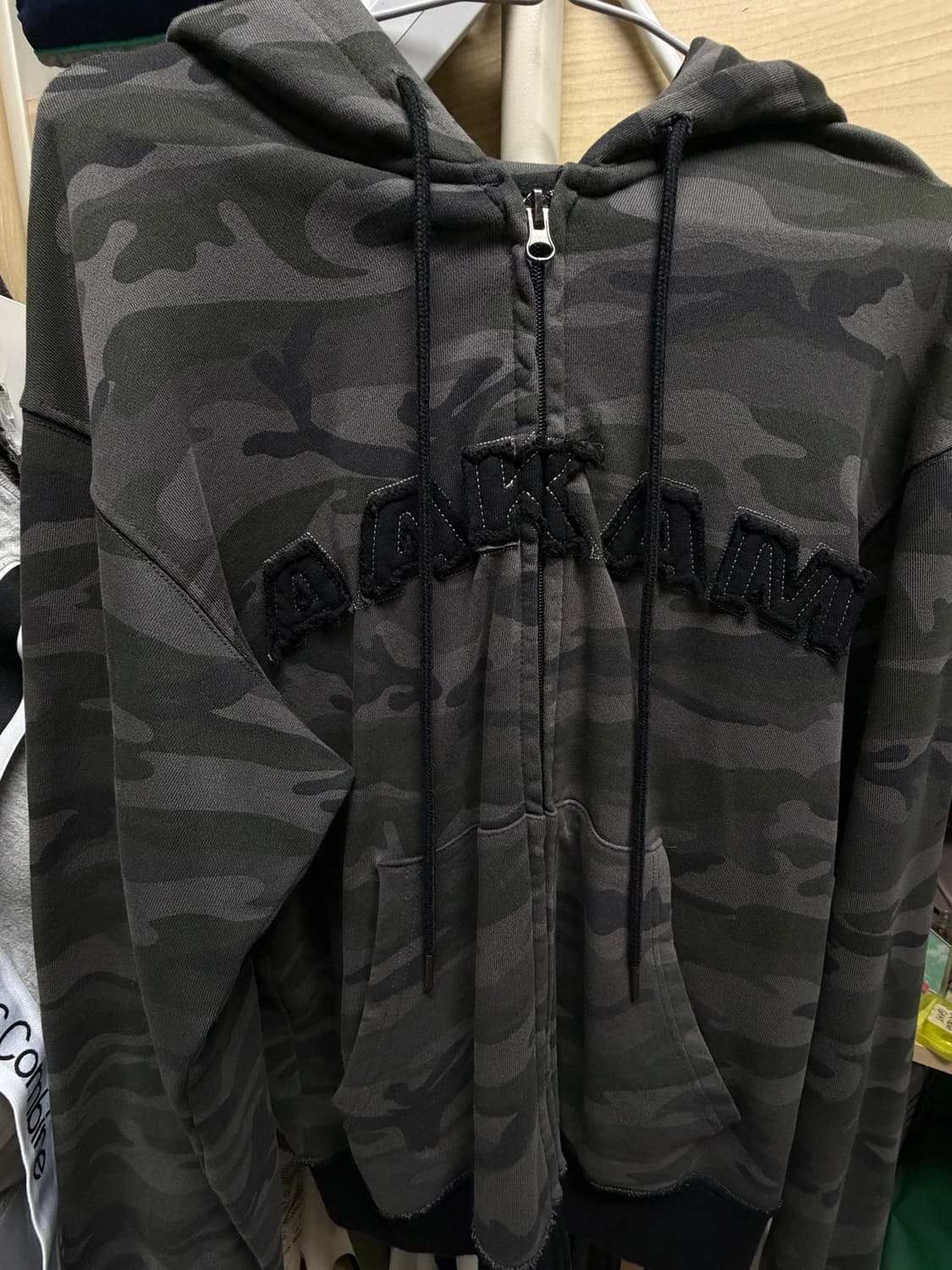 아캄 카모Contrast Logo Zip-up Hoodie (Black) 상품이미지3