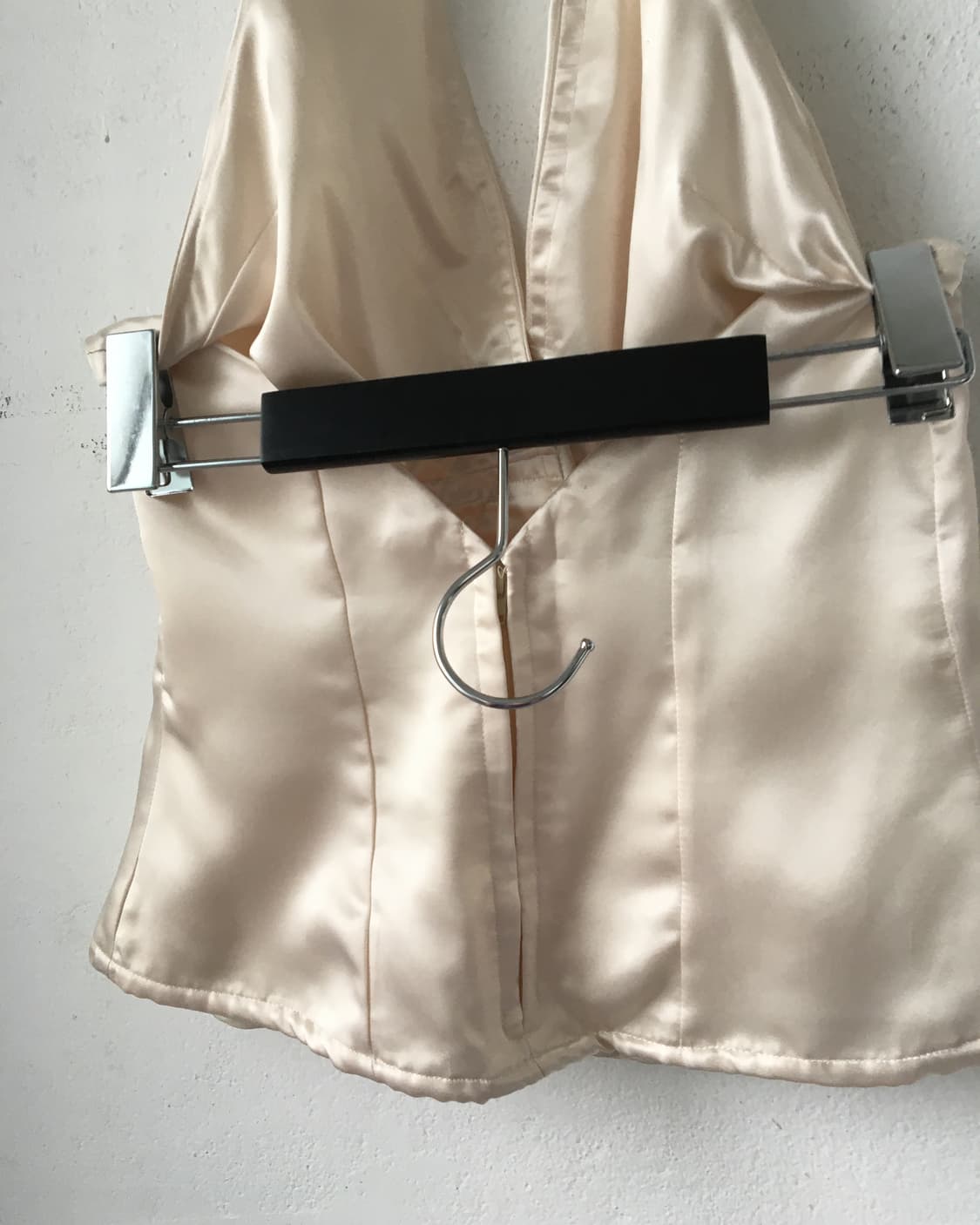 Glossy holter neck sleeveless 상품이미지4