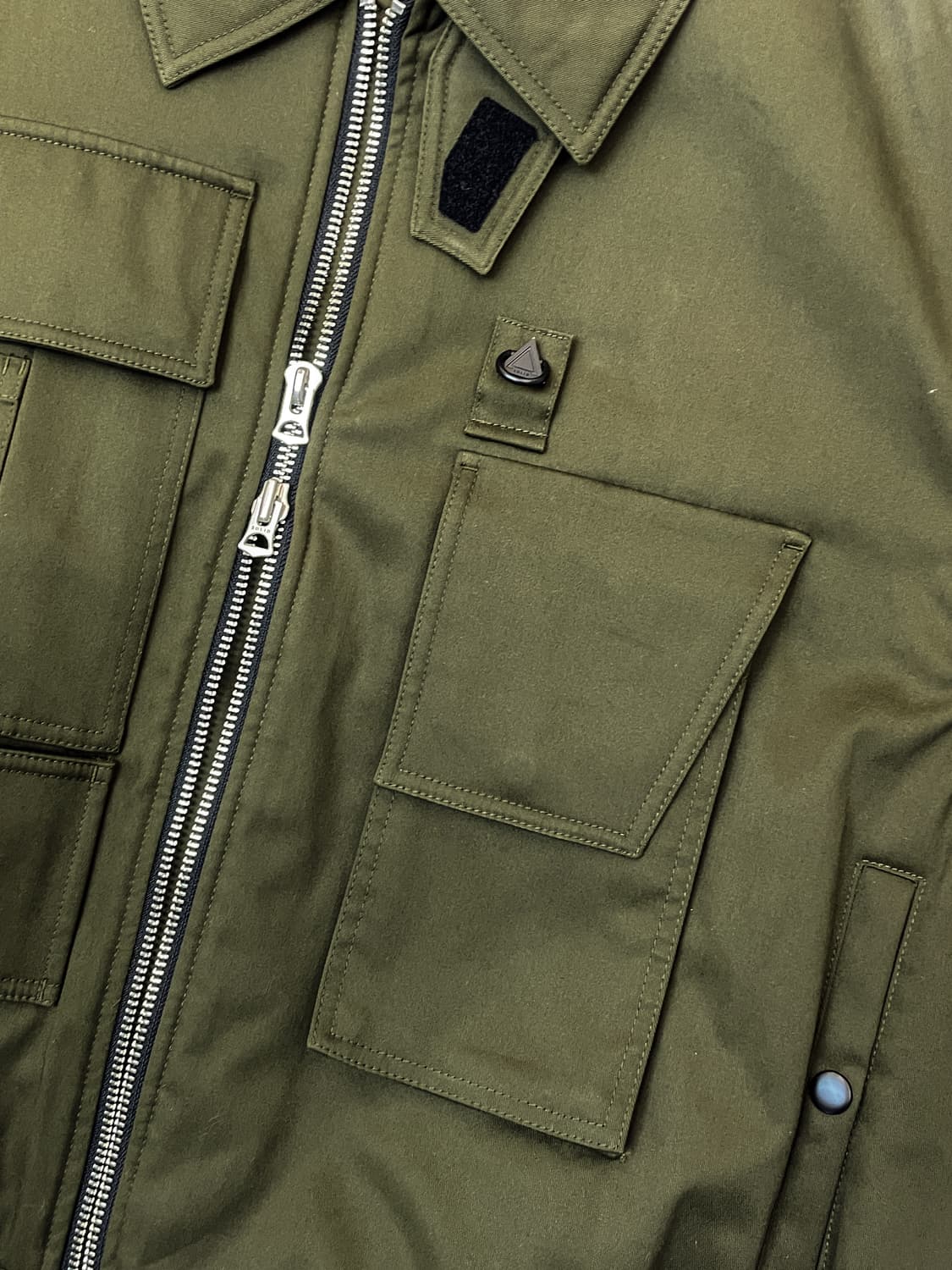 솔리드옴므 22fw 로고 플라케 봄버 자켓 상품이미지7