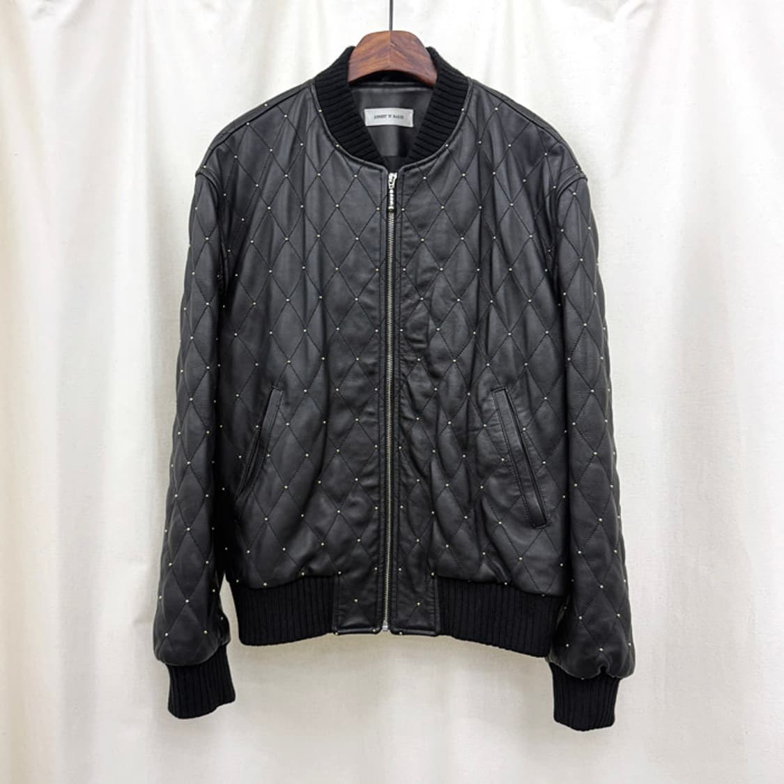 어니스트 더블유 베이커 스터드 퀼팅 레더 봄버 자켓 상품이미지1