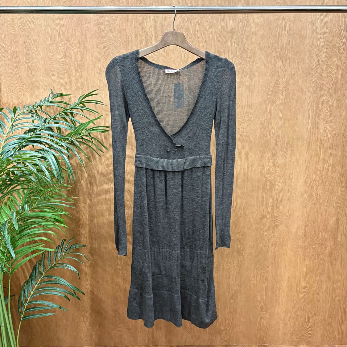 막스앤코 시스루 니트 롱 원피스 허리 밴드 디테일 루즈핏 차콜 그레이 상품이미지1