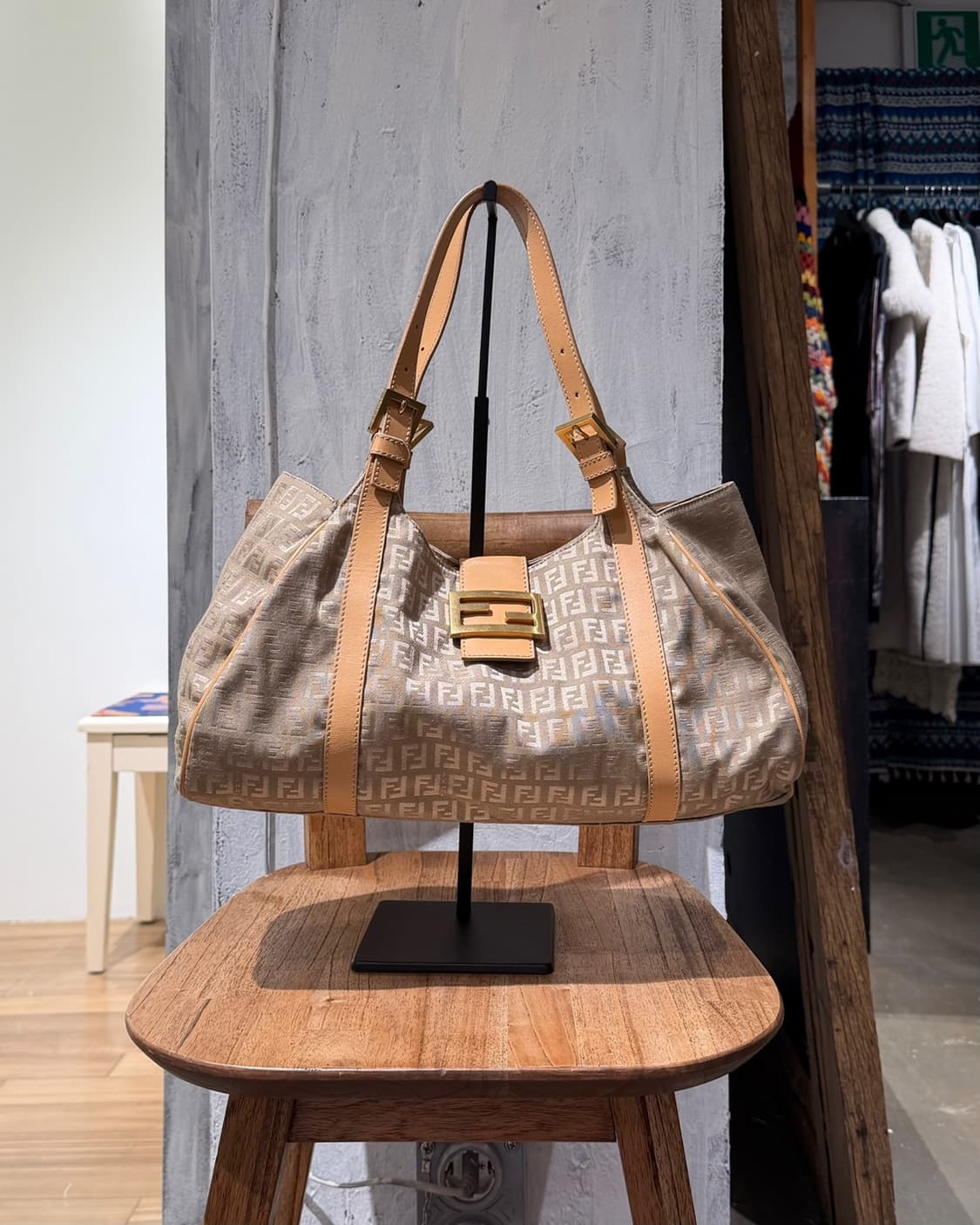 펜디 베이지 주키노 프린트 캔버스 숄더백 상품이미지2