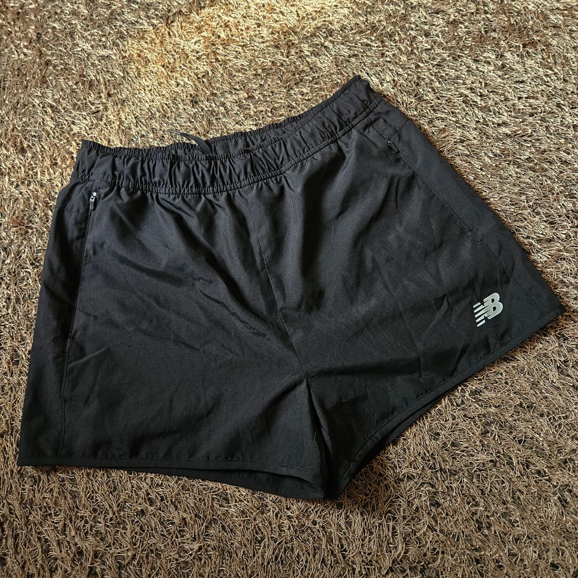 뉴발란스 24ss 스포티 나일론 러닝 3부 쇼츠 M size 상품이미지1