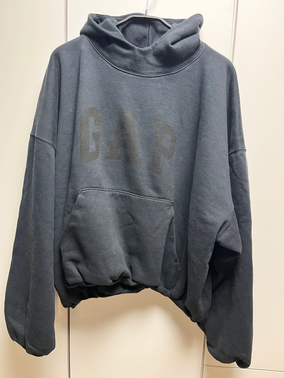 이지X갭 엔지니어드 바이 발렌시아가 도브 후드 워시드 블랙 S사이즈 상품이미지1