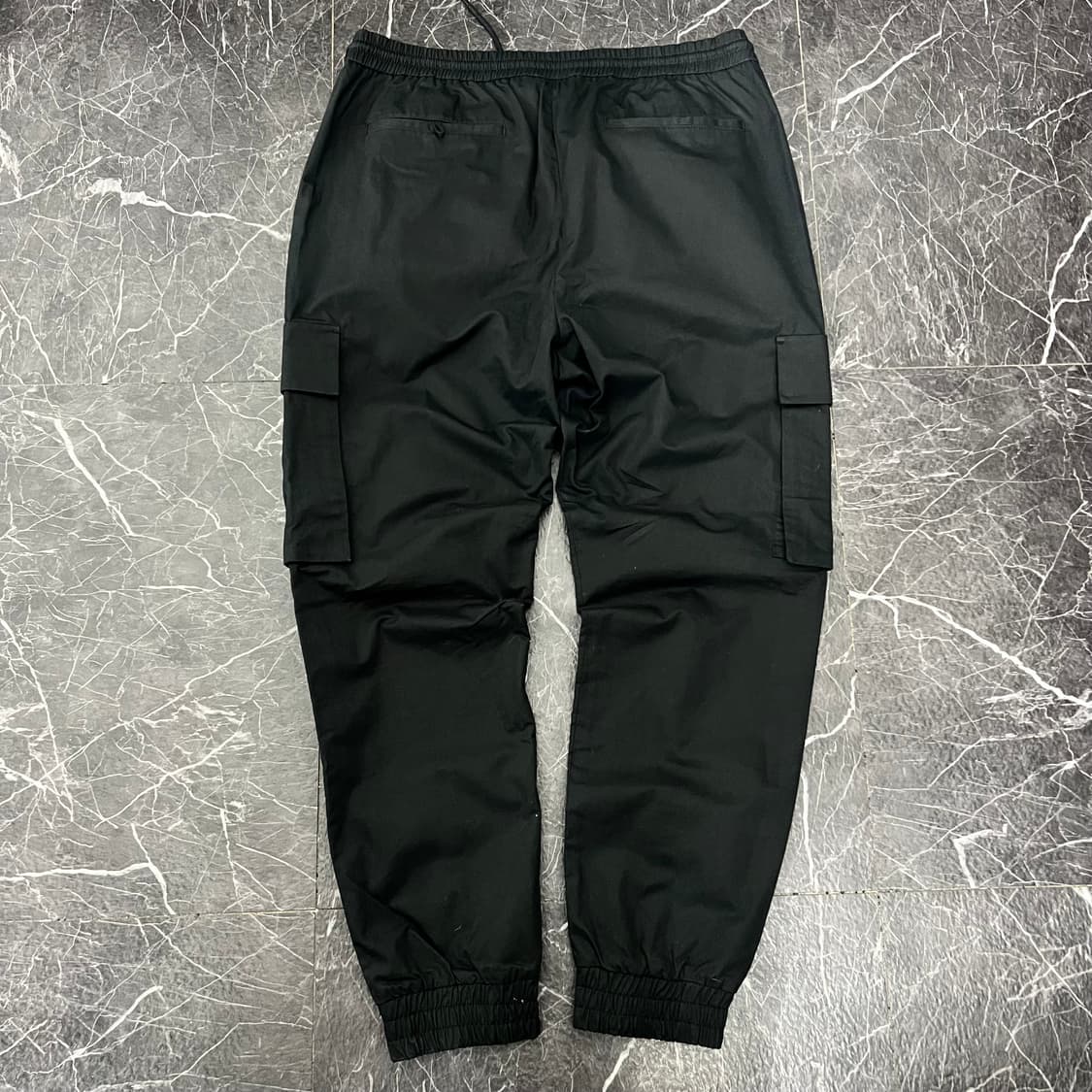 Juun.J 준지 블랙 카고 조거 팬츠 상품이미지5