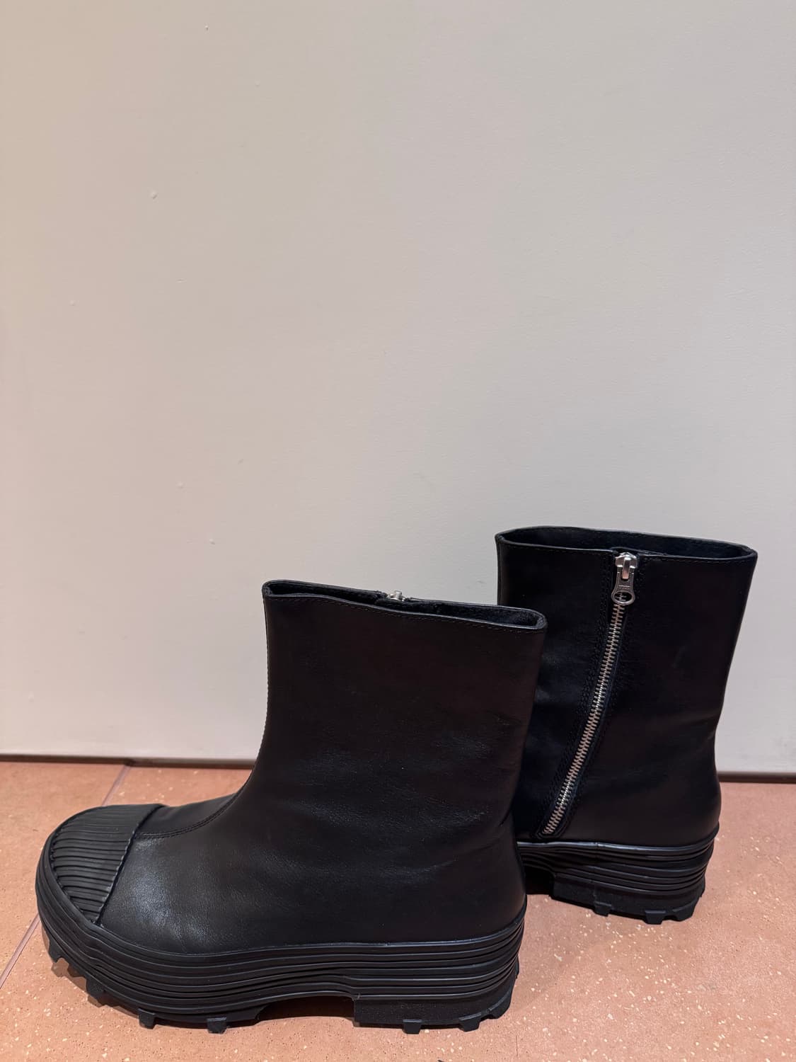 캠퍼랩 트랙토리 가죽 앵클 부츠 판매합니다. 상품이미지2