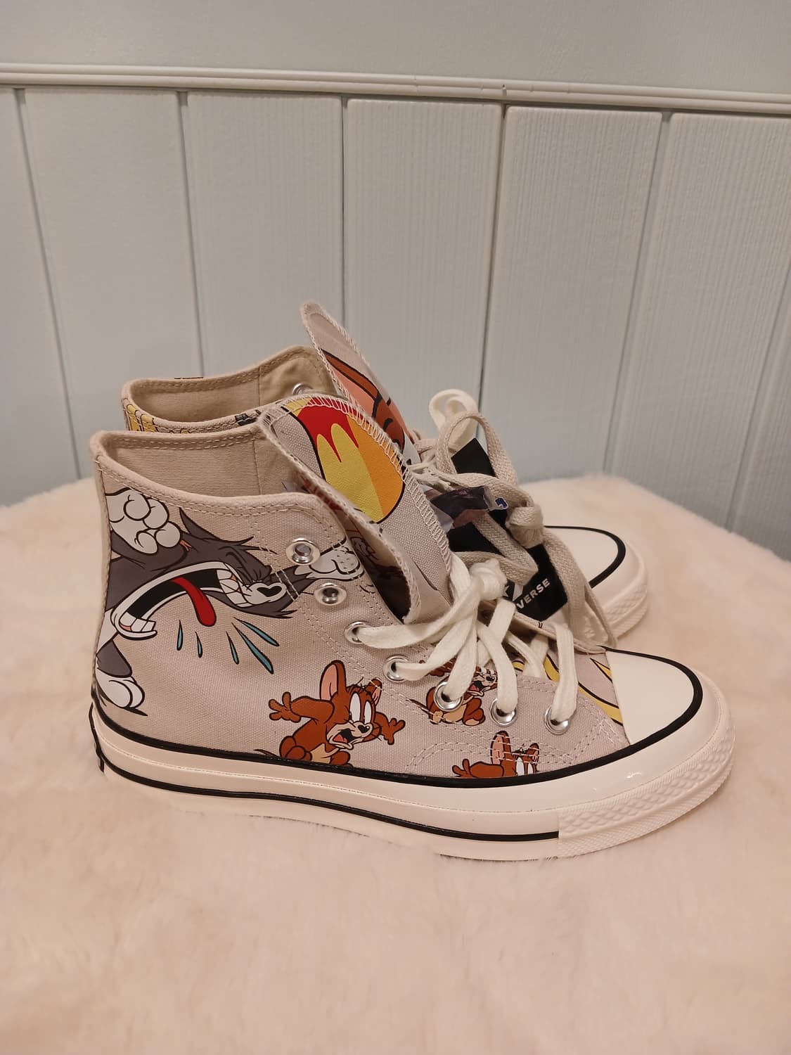 컨버스 톰과제리 정품 콜라보 하이 스니커즈 240 사이즈 상품이미지2