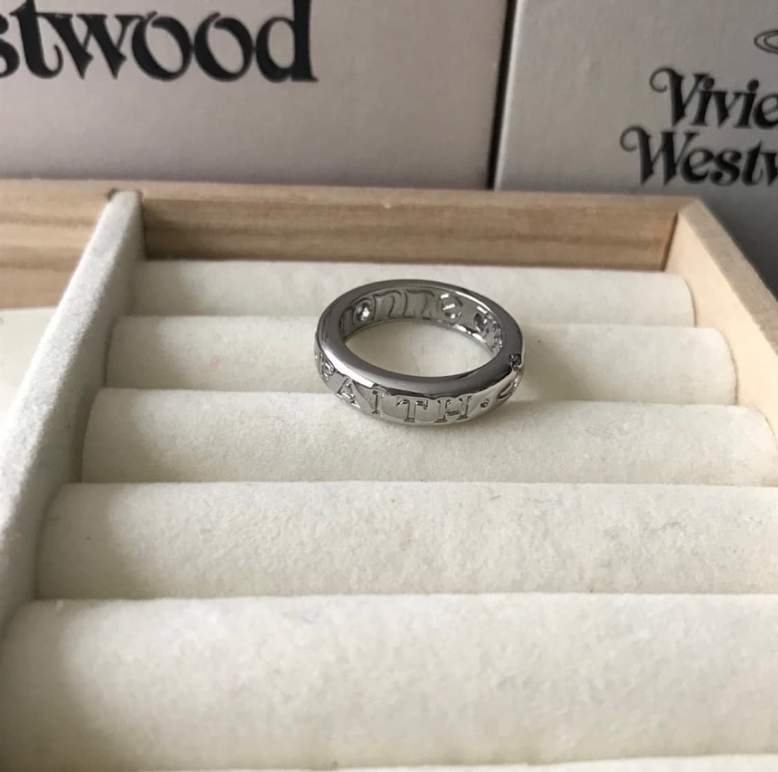 비비안웨스트우드 아카이브 orb love.hope.faith 각인링 상품이미지3