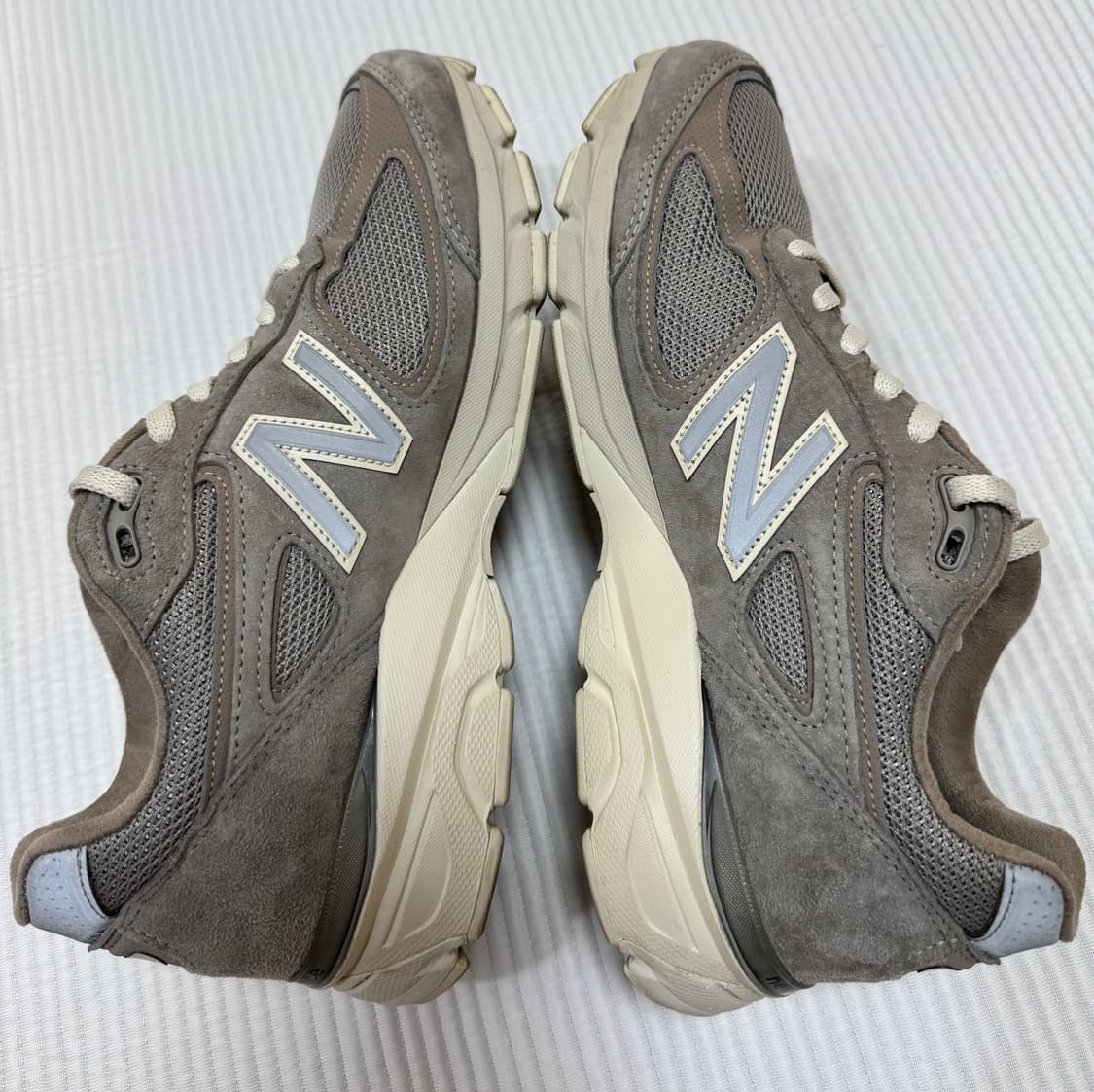 Kith 뉴발란스 990v4 상품이미지3