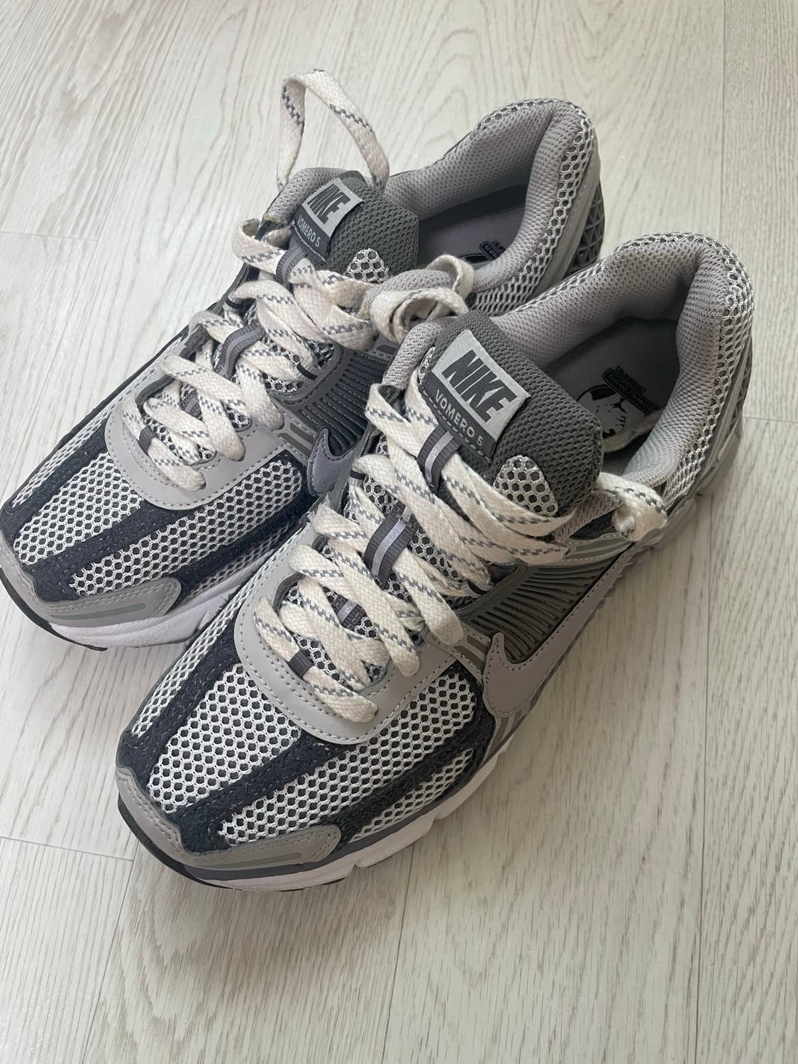 나이키 줌 보메로5 아이언오어 255 상품이미지1