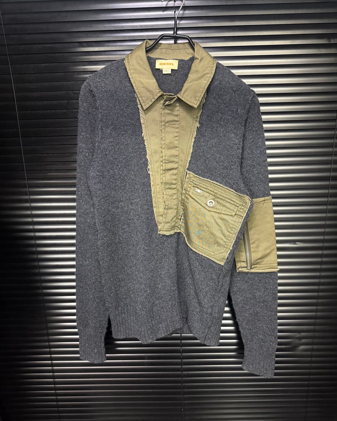 디젤 밀리터리 카키 배색 차콜 카라 폴로 워크 웨어 울 니트 스웨터 패치 상품이미지2