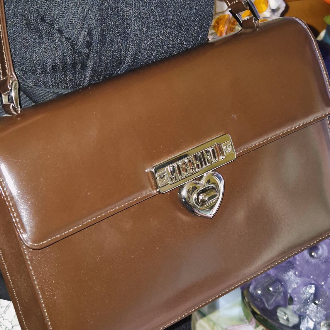 90s 모스키노 에나멜 레더 하트 버클 핸드백 상품이미지10