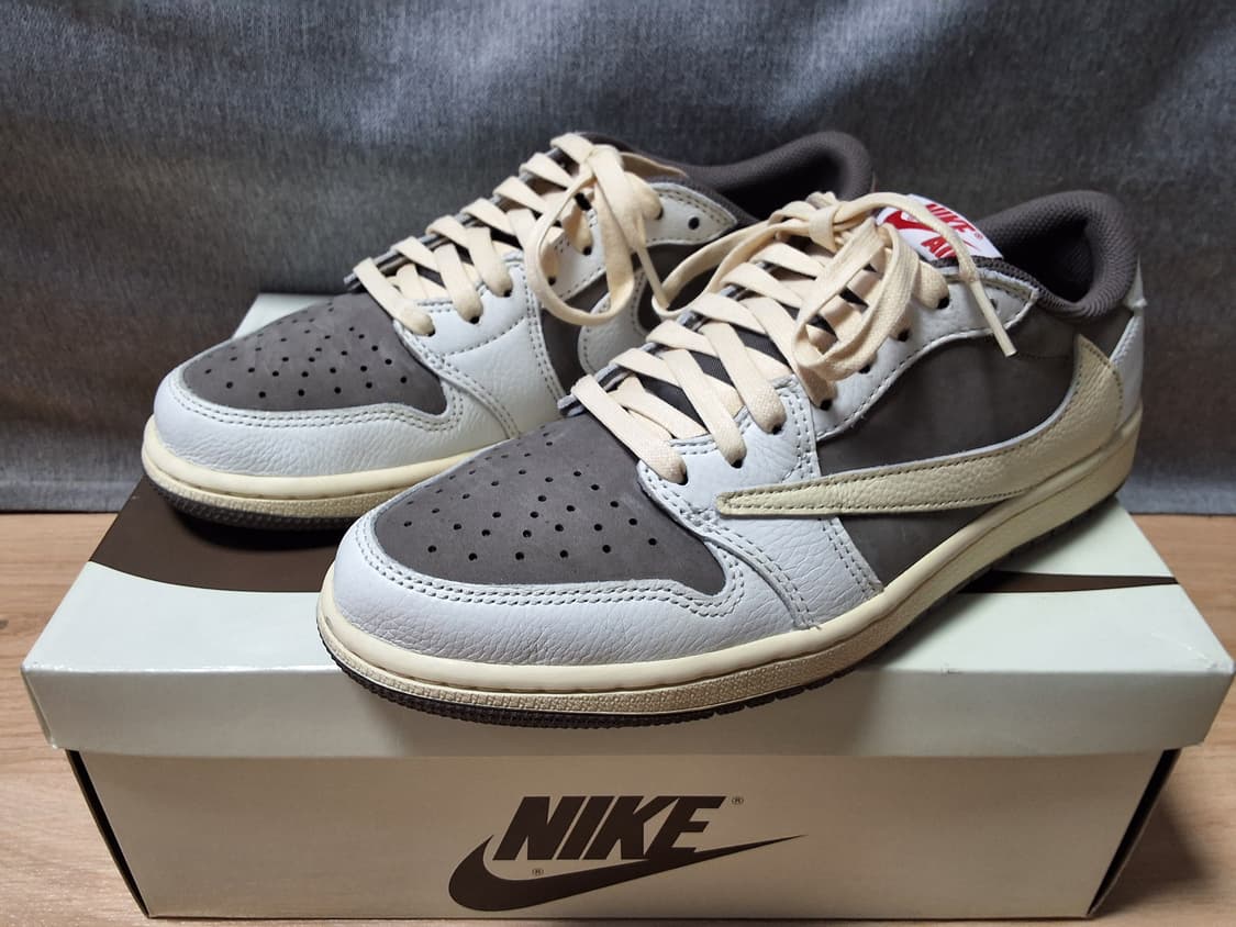 나이키 에어 조던1 트래비스 스캇 리버스모카 265 상품이미지1