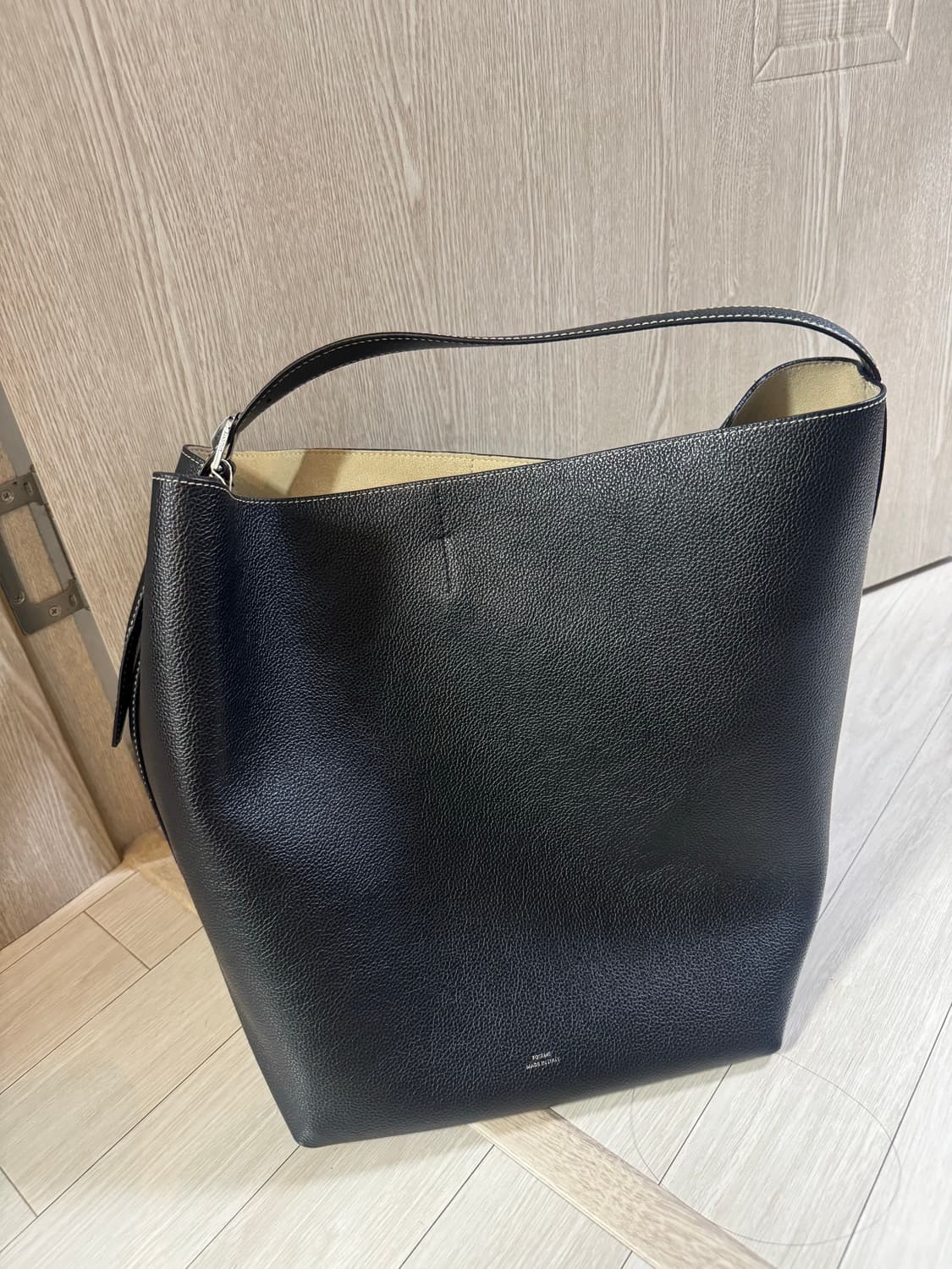 토템 벨티드 토트백 상품이미지1