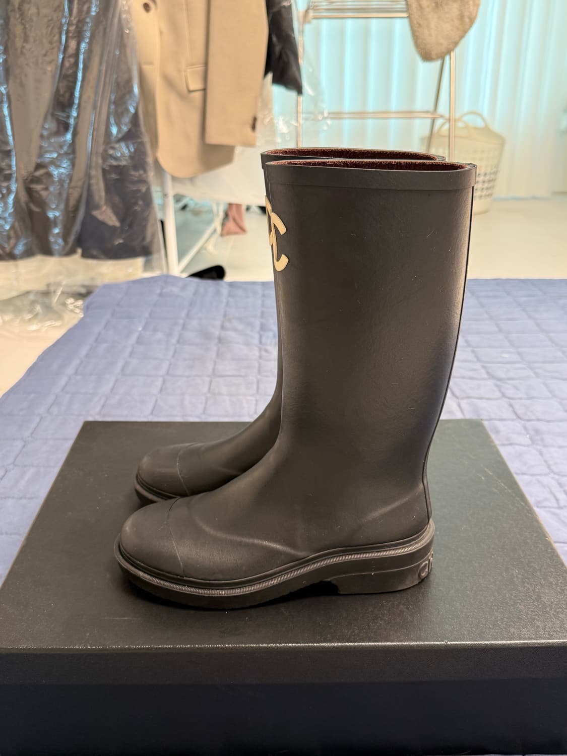 샤넬 카우 초크 레인부츠 38 상품이미지4