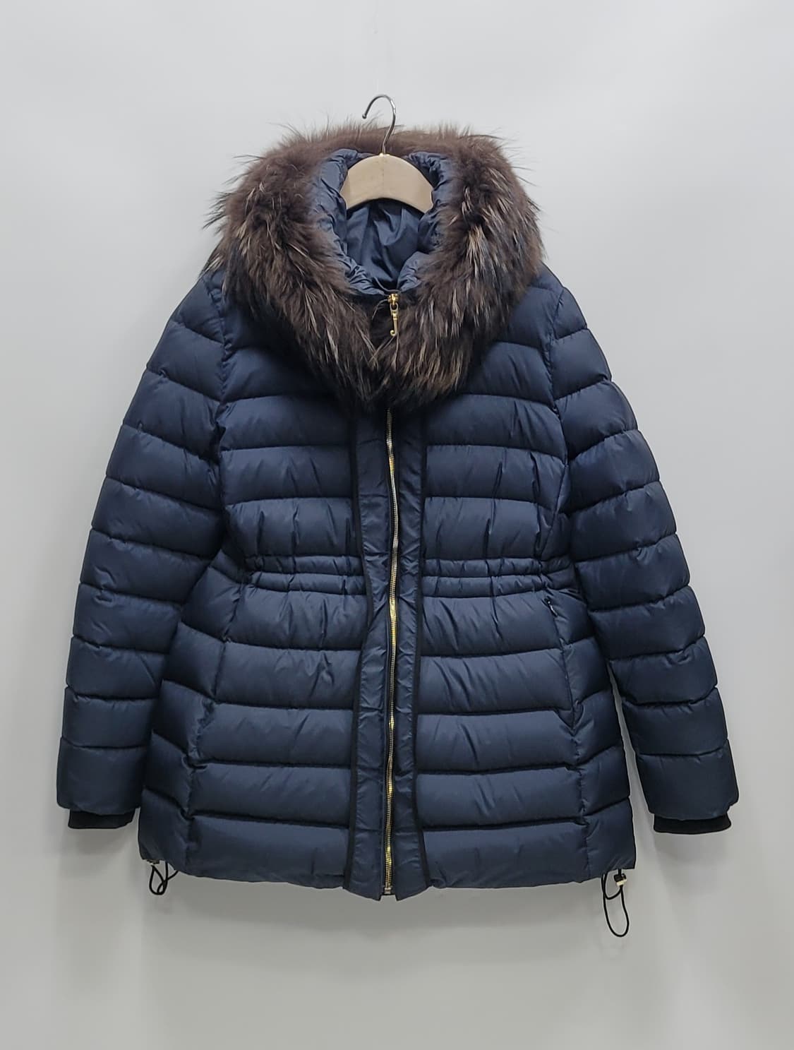 한섬 쥬시꾸띄르 구스 다운 패딩 / 여 S (82-94-160) 네이비
 상품이미지1