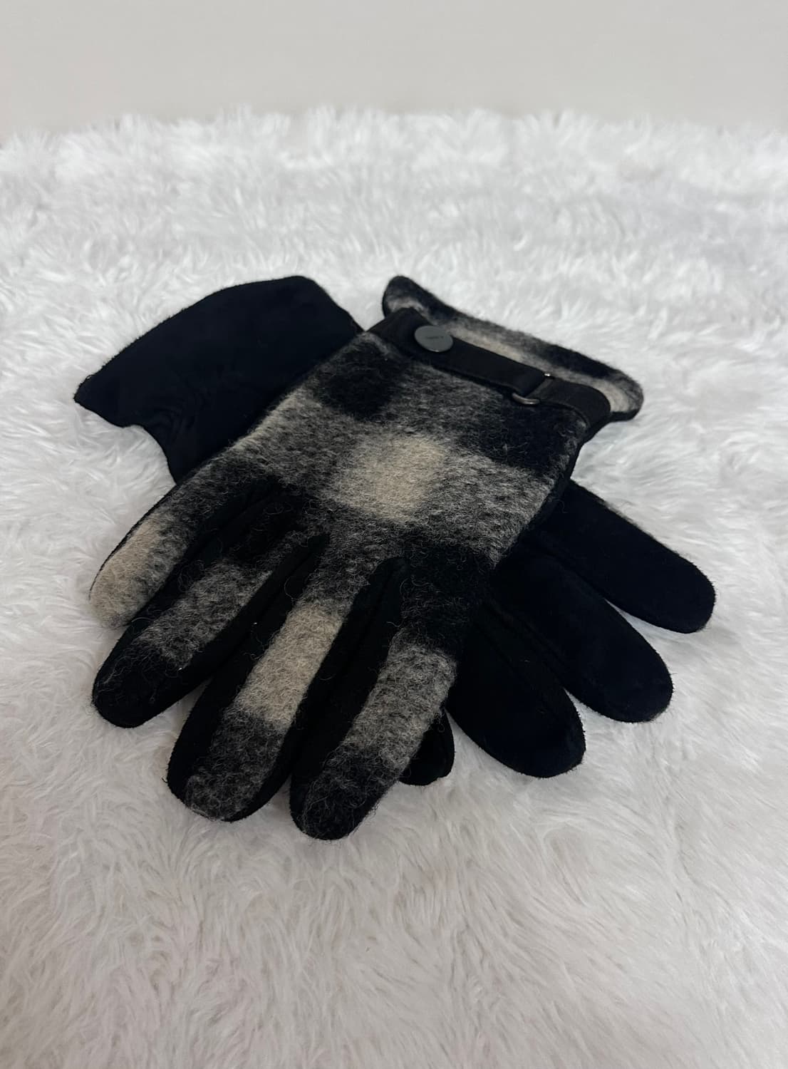 [새상품] 존바바토스(John Varvatos) 캐시미어 체크 장갑 상품이미지1