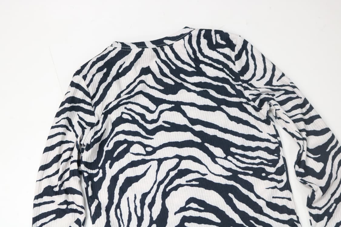 DAZY 데이지 지브라 패턴 슬림핏 크롭 긴팔 티셔츠 상품이미지7