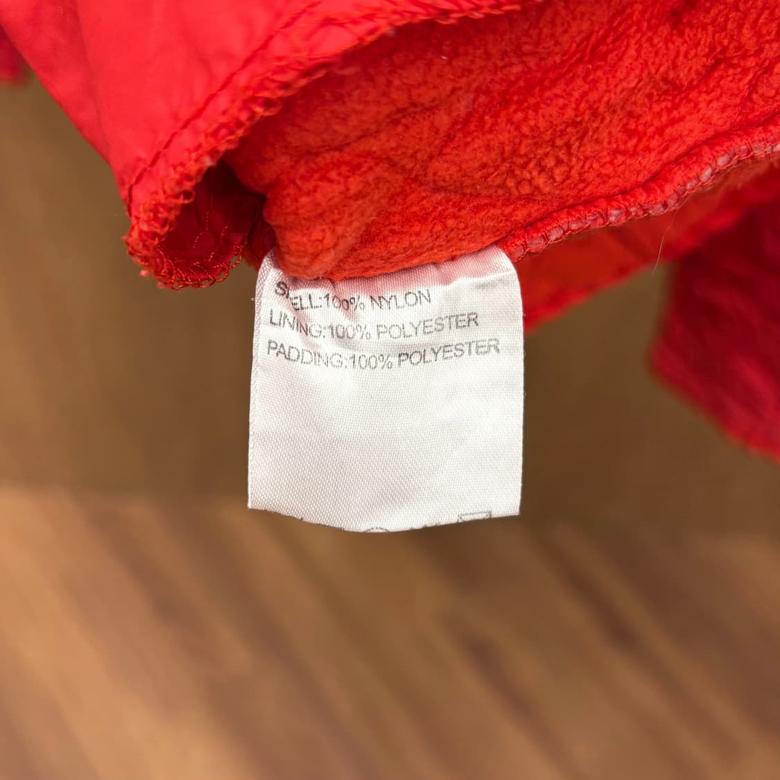 바버 하이넥 퀄팅 자켓 골드 스냅 버튼 플랩 포켓 로고 패치 디테일 레드 상품이미지7