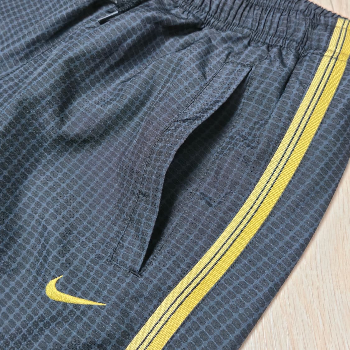 나이키 블랙/골드 체크 트랙 팬츠 상품이미지4