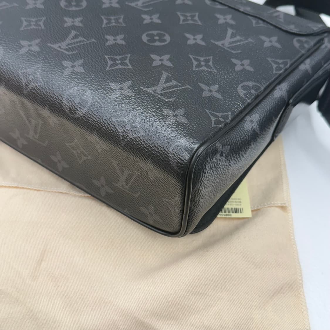 루이비통 디스트릭트 PM 이클립스 블랙 상품이미지8