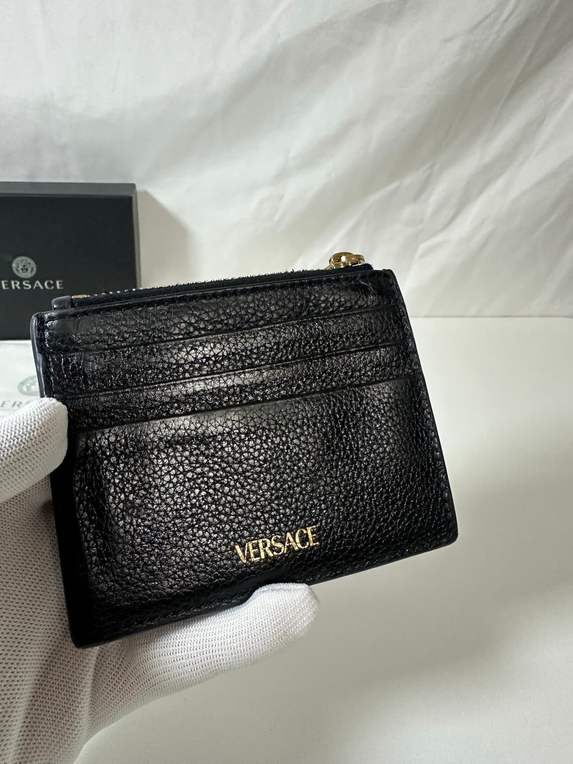 베르사체 V로고 지퍼 카드지갑 블랙 (OS) 상품이미지3