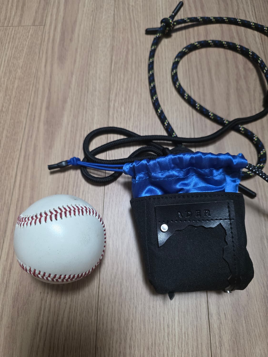 아더에러 미니 포켓가방 상품이미지2