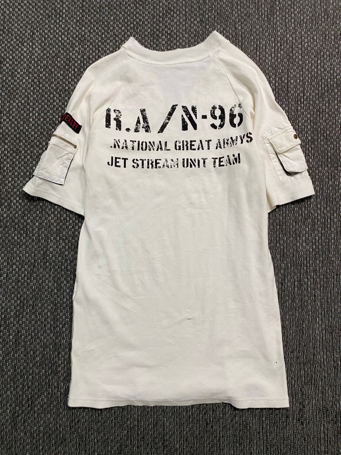 Patch&Pocket Detail White V-Neck Tee 상품이미지7