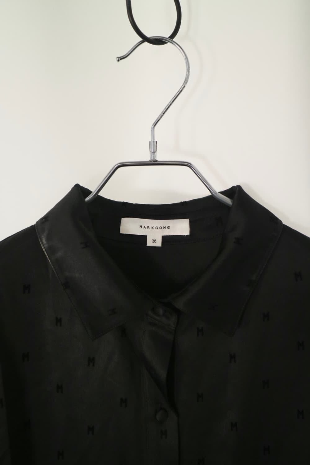MARKGONG 24SS Monogram flocked shirt 상품이미지3