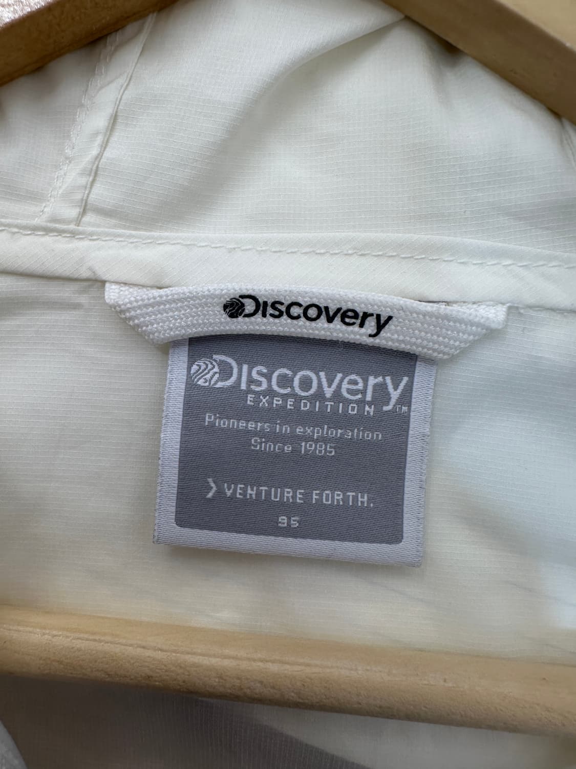 디스커버리 바람막이 화이트/블랙 상품이미지2