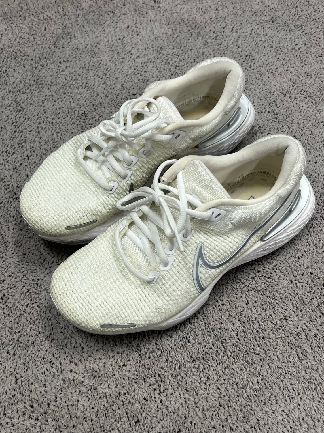 (260) 나이키 줌X 인빈시블 런 플라이니트 2 화이트 메탈릭 실버 상품이미지1