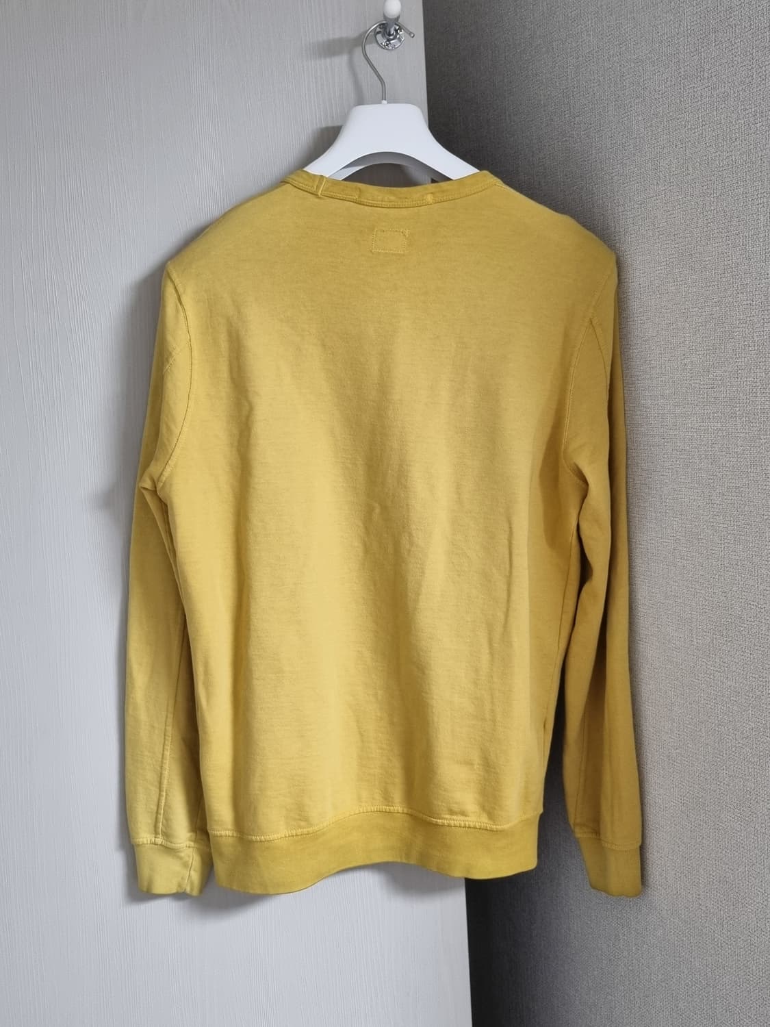 cp컴퍼니 맨투맨 상품이미지2