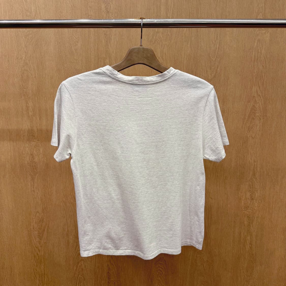 아페쎄 로고 자수 레터링 반팔 티셔츠 크루넥 라인 그레이 상품이미지3