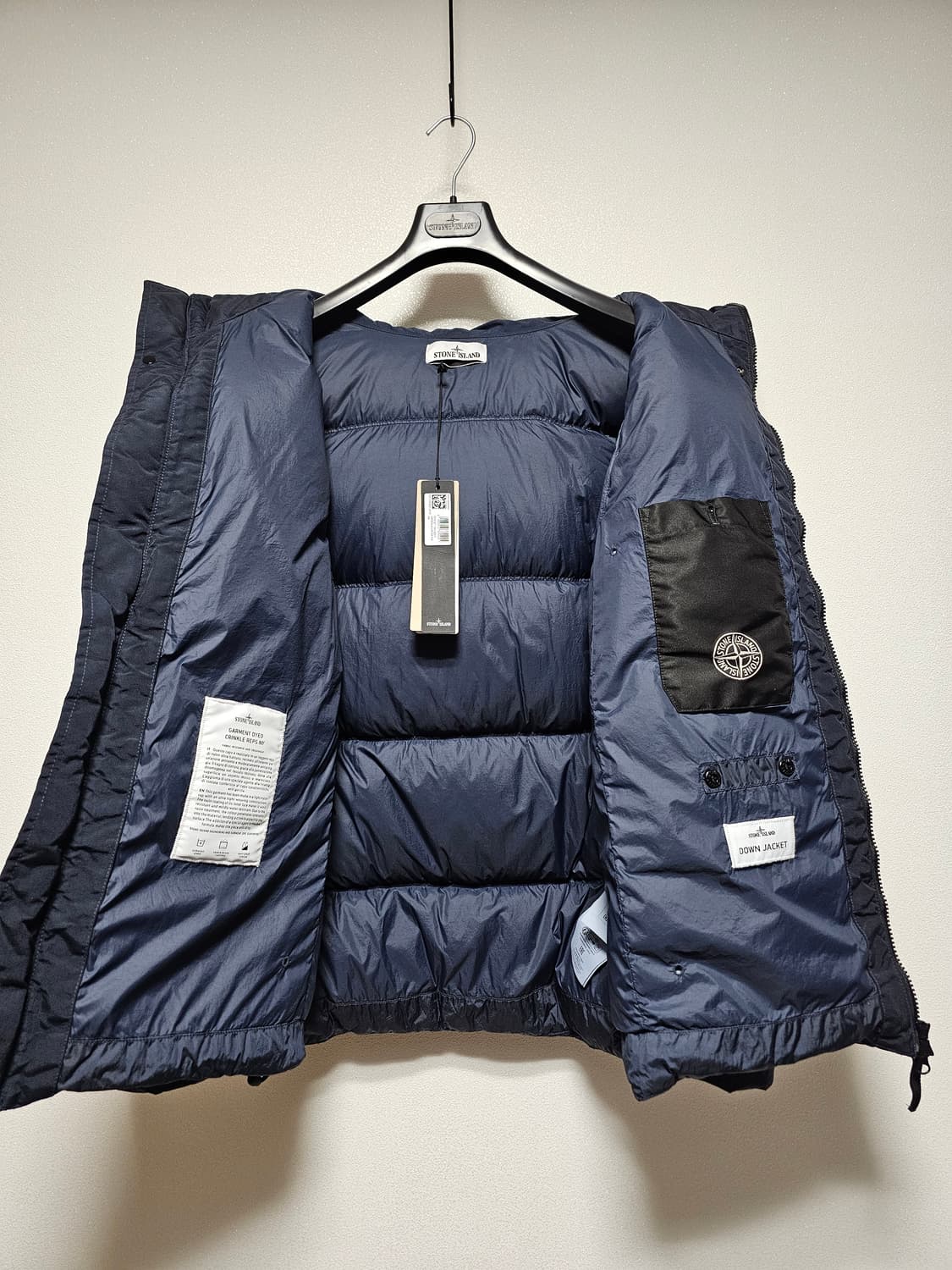 스톤아일랜드 크링클랩스 윈드 레지스턴스 후드 다운 패딩 25FW 상품이미지5